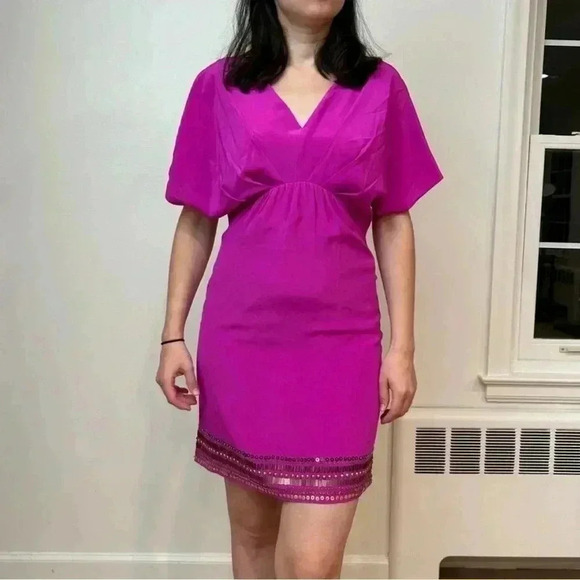 100% Silk Beaded Trim Fuchsia Ruffle V-neck dress Size XS Trina Turk vintage - Picture 2 of 7